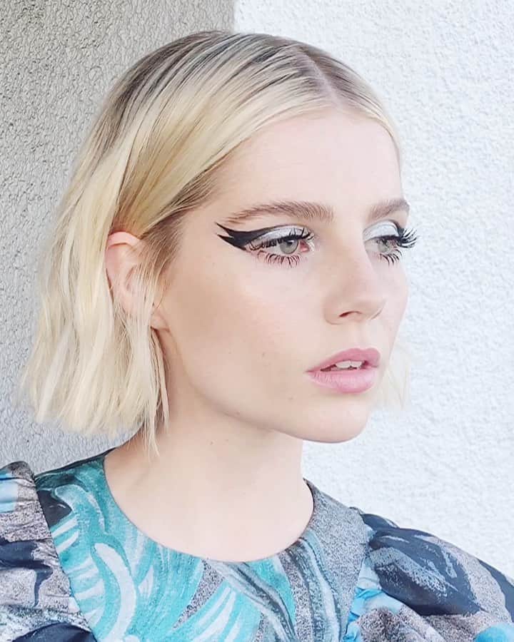 JO BAKERのインスタグラム：「L U C Y • B O Y N T O N 🇬🇧 Galactic Kitty Wings.... on sweet space cadet  #lucyboynton for @the_politician ... style @leithclark @louisvuitton  Hair @kyleeheathhair  Hair colour @mwselley  Skin Prep @cynmarietherapy  Nails @ashlie_johnson  Makeup by me #jobakermakeupartist 💋 #makeup #makeupartist #makeuptutorial #makeupoftheday #makeupideas #makeuplooks #makeuplife #galactic #futuristic #cateye #silver #black #louisvuitton」