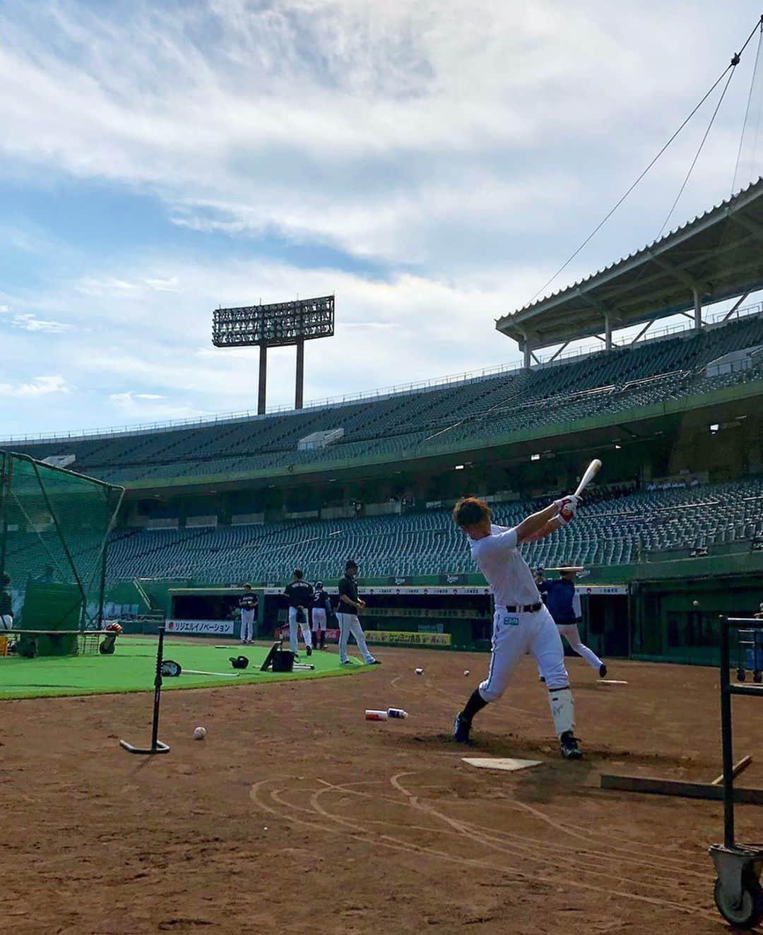 北海道日本ハムファイターズさんのインスタグラム写真 - (北海道日本ハムファイターズInstagram)「今日も青空のもと、練習中☀️ #lovefighters #飛び出せ新時代 #石川亮 #今日も #ほっともっとフィールド神戸 #18時から」7月24日 16時47分 - fighters_official