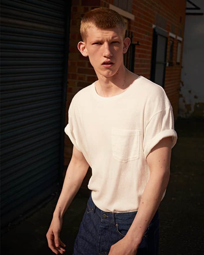 アメリカンビンテージのインスタグラム：「The legendary white tee-shirt by American Vintage has the completeness of must-have pieces. For her & for him ⚪️⚪️ #americanvintage #iconic #musthave #basic #womenswear #menswear #white #tshirt」