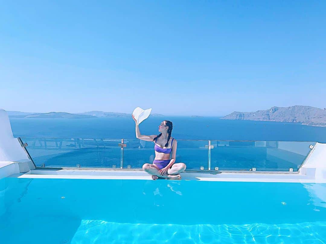 吉田セイラのインスタグラム：「Aegean Sea  #aegeansea #santoriniisland #trip #holiday #peaceday #life #vibes #good #mood #healthylifestyle #blue #victory #bikini #girl #happy #gorgeous #エーゲ海 #new #swimming」