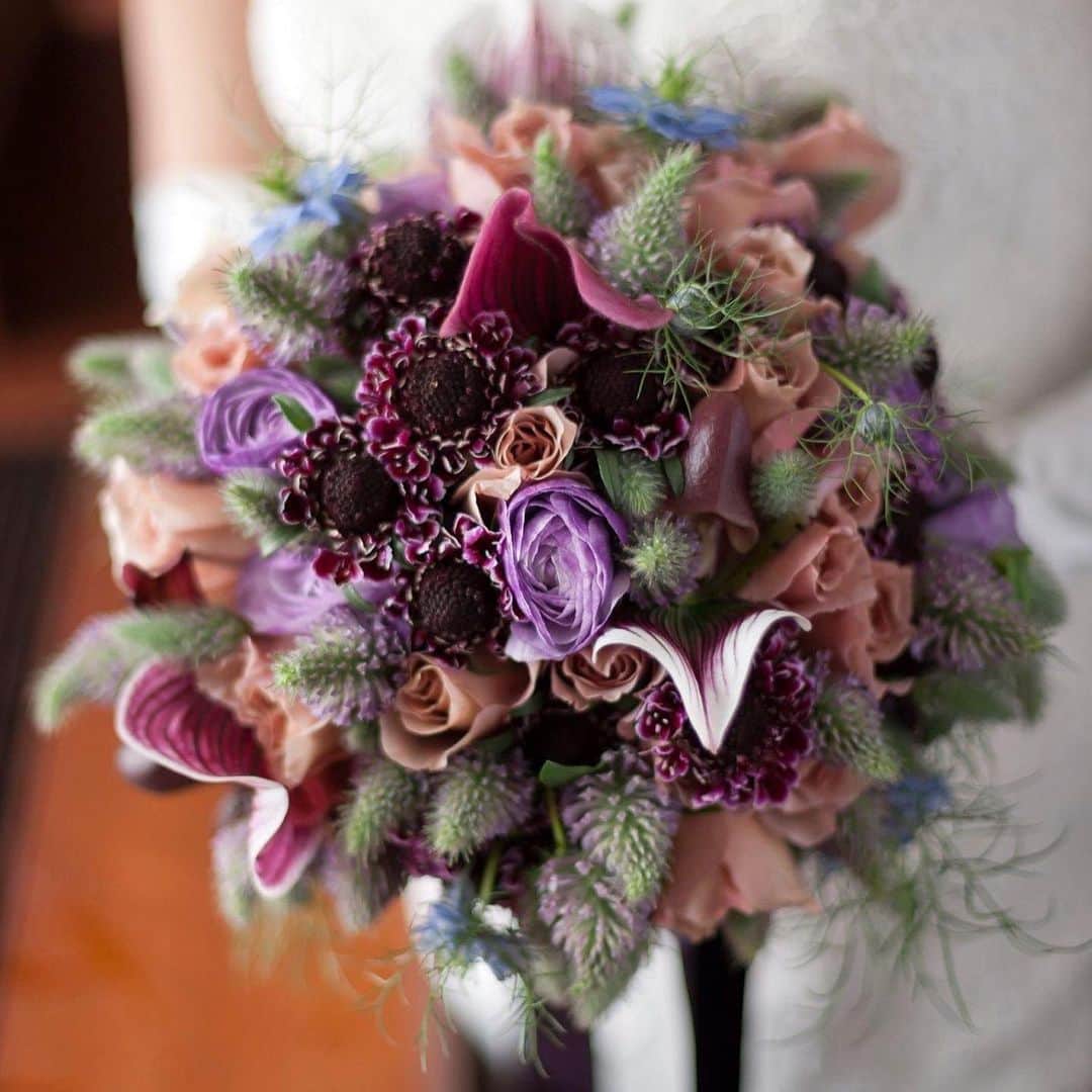 Mandarin Oriental, Tokyoさんのインスタグラム写真 - (Mandarin Oriental, TokyoInstagram)「【Weddings by Mandarin Oriental, Tokyo】 ウエディングで大切なブーケ選び。 当館では、フラワーデザイナーがドレスショップに同行し、ウエディングドレスと調和する美しいブーケを創り上げます。  7月２７日（土）には会場見学会、７月２８日（日）、８月３日（土）、４日（日）、１０日（土）、１１日（日）、１２日（祝・月）には試食付き見学会を開催いたします。この機会にぜひ「ウエディング by マンダリン オリエンタル 東京」をご体験ください。  ウエディングフェアの詳細、ご予約はこちら:  @motyo_wedding  #MandarinOrientalTokyo #MOtokyo #MOTYOwedding #WeddingsByMO #マンダリンオリエンタル東京 #ウエディングbyマンダリンオリエンタル #ウェディング #ウェディングドレス #ウェディングブーケ #ウェディングフラワー #ホテルウェディング #ブライダルフェア #プレ花嫁 #Bridal #Bridalfair #花嫁 #wedding #weddingfair #ウェディングフェア #weddingdress #flowers #三井本館 #日本橋 #Nihonbashi #重要文化財 #披露宴 #weddingparty #結婚式準備 #結婚式」7月24日 17時01分 - mo_tokyo