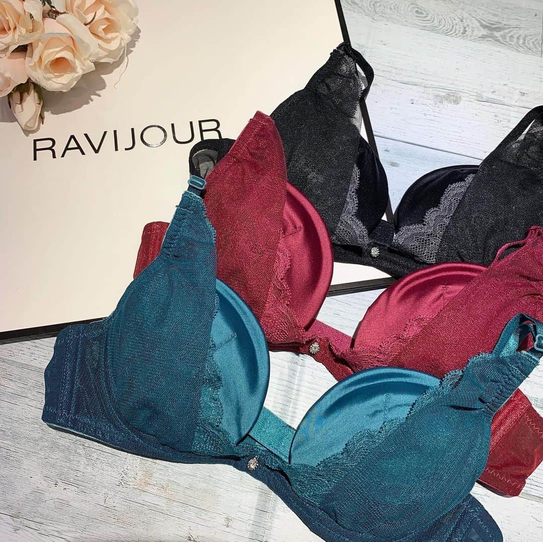 Ravijour札幌4丁目プラザ店のインスタグラム：「#onsale #ラヴィジュール #ravijour  #ravijourstaff  #ravijourofficial  #ravijoursapporo  新作のホットリフト🧡 可愛い三色😍 詳しくはblog更新しました❣️ TOPのURLから飛んでください💍」