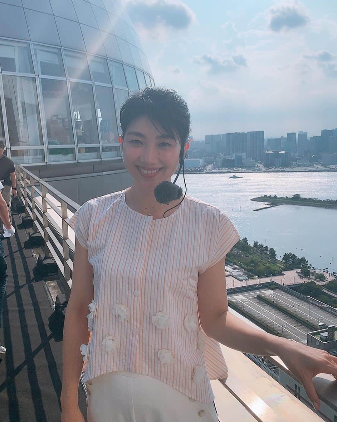 潮田玲子さんのインスタグラム写真 - (潮田玲子Instagram)「フジテレビの球体横からお伝えした生放送！ 暑かったけど風もあって気持ちの良い空間でした！なんと言ってもお台場を見渡せる景色が最高！ ご覧下さった皆さんありがとうございました😊  #お台場 #フジテレビ #球体横から #生放送 #気持ちの良い空間でした」7月24日 17時16分 - reikoshiota_official