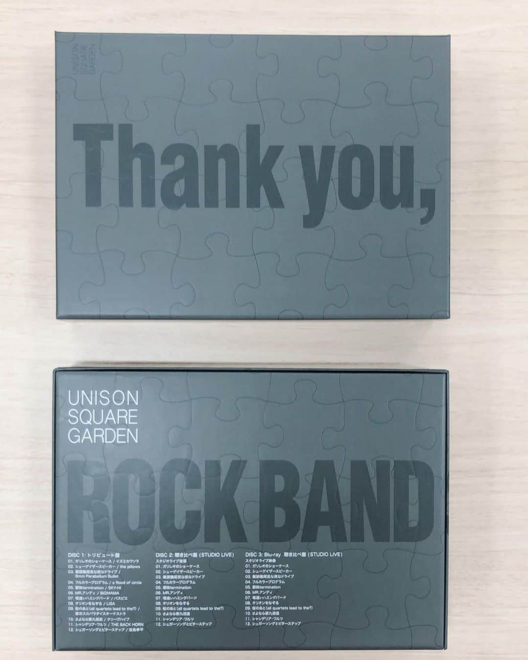 LiSAさんのインスタグラム写真 - (LiSAInstagram)「本日発売「Thank you, ROCK BANDS!〜UNISON SQUARE GARDEN 15th Anniversary Tribute Album〜」にて「オリオンをなぞる」歌わせていただきました。 歌:LiSA 作詞作曲:田淵智也 編曲:堀江晶太っていう文字面だけでみると、いつもの私の曲のよう。笑 それくらい、先輩と作ってきたLiSAが沢山あります。 ユニゾン先輩の大切な15周年は、先輩がLiSAに託してくれた最高な景色がみれる魔法のメロディを添えてお祝いです。気づいたかな？ ユニゾン先輩のライブや音楽は、優しくないし、甘えさせてなんてくれないけど、だれも置いていったりしない。一緒にどこまでも連れてってくれる。 日本一カッコいい先輩ロックバンドに、愛と尊敬を込めて。15周年おめでとうございます！ 8月は新木場コーストでお祝いパーティ🥂 あとは、【BLOG】http://ameblo.jp/lxixsxa/ で🥂 https://m.youtube.com/watch?v=qL64TCLgYxw #USG15th #unisonsquaregarden #lisa #オリオンをなぞる」7月24日 17時23分 - xlisa_olivex