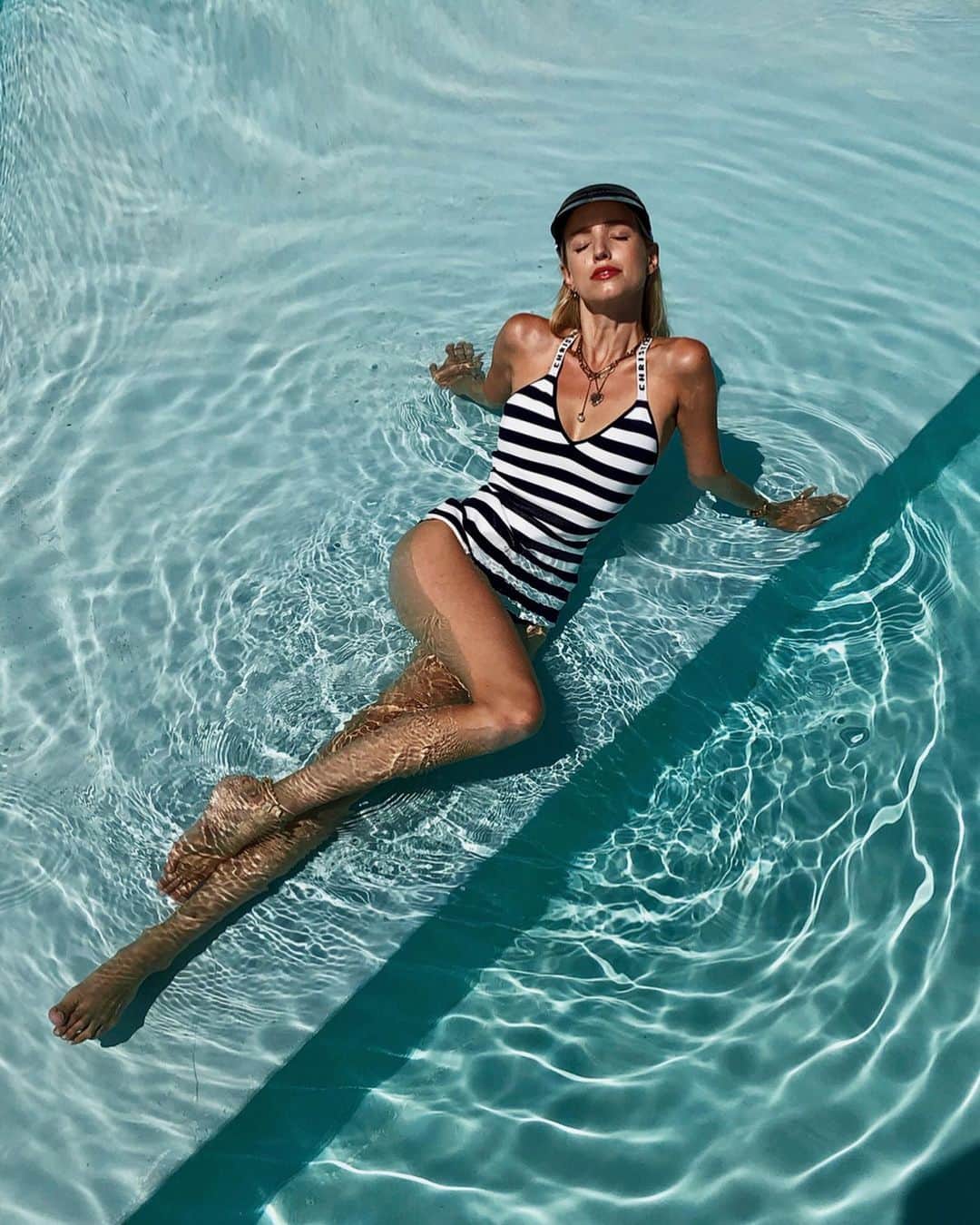 レオニー・ハンネさんのインスタグラム写真 - (レオニー・ハンネInstagram)「My favorite stripes @dior. 🦋 Anzeige/Ad #Dior #dioriviera #portocervo」7月24日 17時32分 - leoniehanne