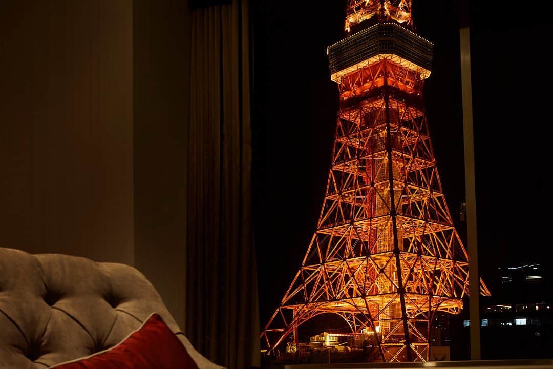 東京プリンスホテルさんのインスタグラム写真 - (東京プリンスホテルInstagram)「客室の窓から見渡す大迫力の東京タワー。⁣ 東京プリンスホテルの自慢です。⁣ ⁣ A spectacular Tokyo Tower overlooking the windows of the rooms.⁣ It boasts of Tokyo Prince Hotel.⁣ ⁣ Share your own images with tagging by @tokyoprincehotel ⁣ ————————————————————— ⁣ #東京プリンスホテル #東京プリンス #プリンスホテル #tokyoprincehotel #tokyoprince #princehotels⁣ #日本 #東京 #JAPAN #tokyo⁣ #東京タワー #tokyotower #tokyoview⁣ #beautifulhotels #tokyohotel #東京 #东京 #도쿄 #tokio⁣ #travel #instagood #instalike #travelgram⁣ #guestroom #景色 #landscape #city #cityview」7月24日 18時00分 - tokyoprincehotel