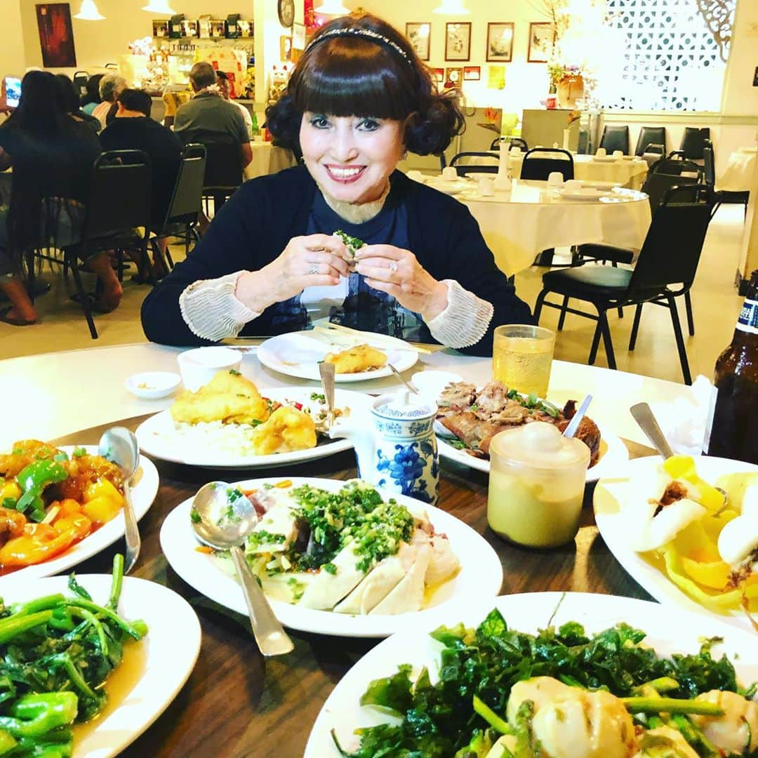 黒柳徹子さんのインスタグラム写真 - (黒柳徹子Instagram)「近くの中華レストランで食事💕美味しいです。」7月24日 17時55分 - tetsukokuroyanagi