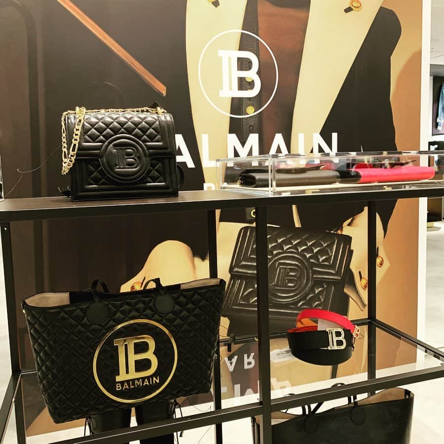 HANKYU.MODEさんのインスタグラム写真 - (HANKYU.MODEInstagram)「BALMAIN Early Autumn collection 2019 Until 7/30 At 3F Event Space１ 詳しくはプロフィールURLをチェック！ #Hankyu #HANKYUMODE #umedahankyu #阪急うめだ本店 #うめだ阪急 #阪急百貨店 #osaka #umeda #mode #balmain #バルマン #Tシャツ #bag #バッグ」7月24日 18時00分 - hankyumode