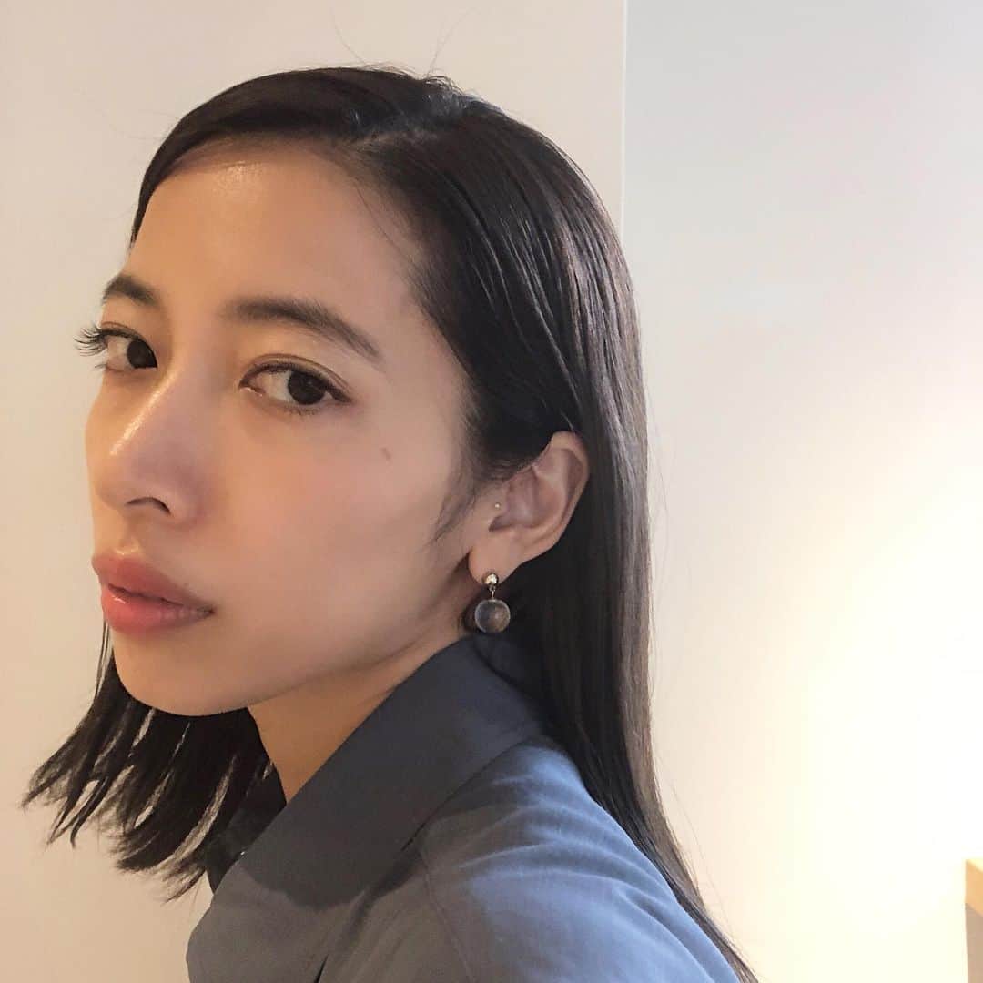 のインスタグラム：「いつも褒められるまつげは @manhood_eyelash_  @yuca_manhood_eyelash  にお願いしてます👁 本当にびっくりするくらいいつも色んな方に褒めてもらえるので高い技術に感謝です❤️ 自然でしっかり目にフィットしているというのでしょうか、だけど存在感も出してくれます。これもまた実に絶妙な技ですね。 いつもありがとう🌼  #eyelash」