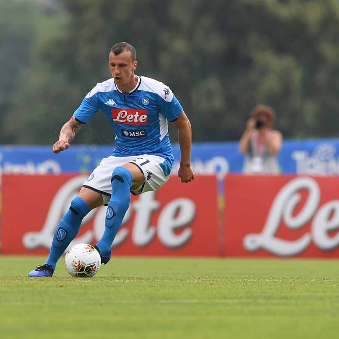 ヴラド・キリケシュのインスタグラム：「Dopo 3 mesi ho vestito di nuovo questa bella maglia @officialsscnapoli  Dispiace per il risultato ma si continua a lavorare 💪🏼 #ForzaNapoliSempre 💙」