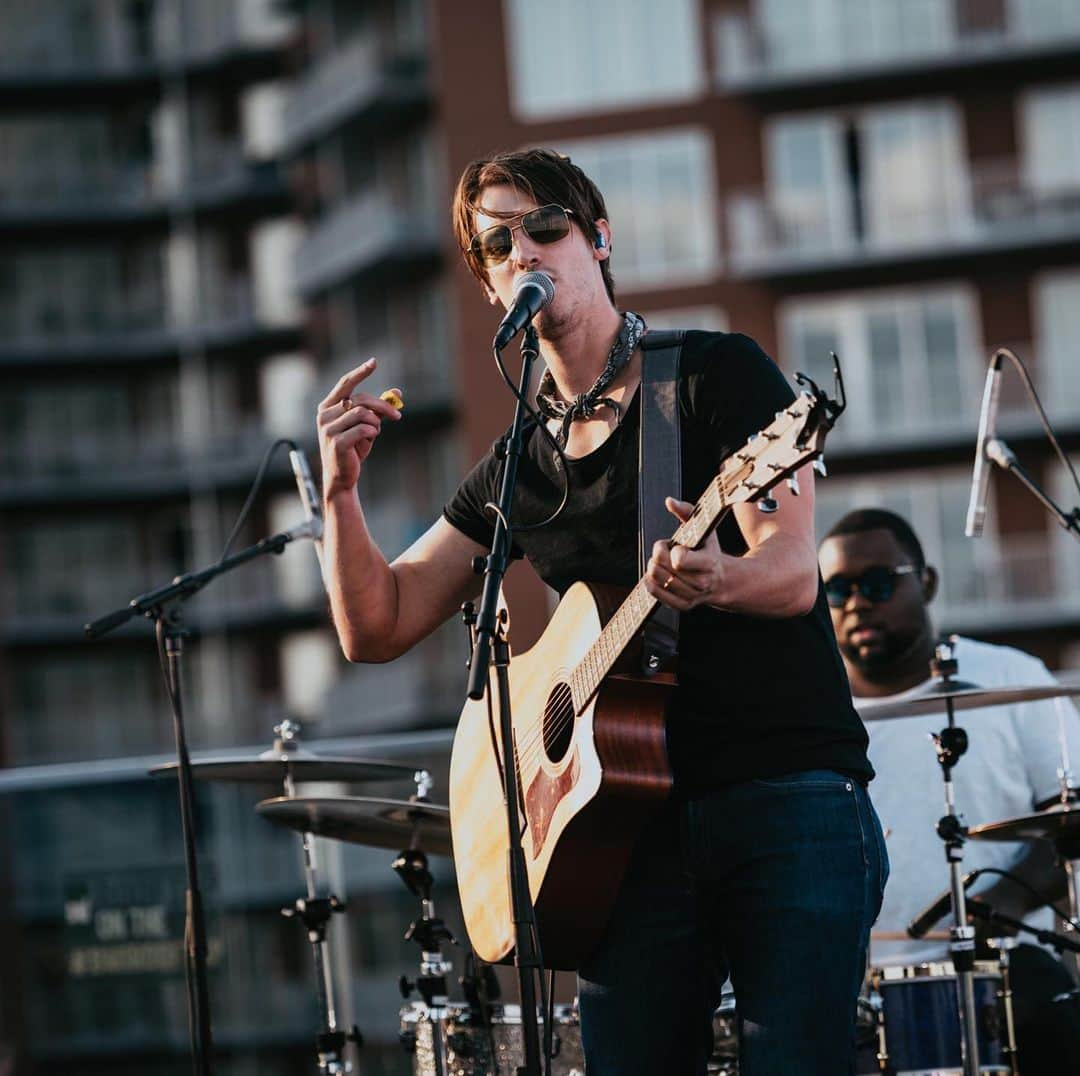 Broadcast Music, Inc.さんのインスタグラム写真 - (Broadcast Music, Inc.Instagram)「Soaked up a perfect Nashville night with @maddieandtae and @troycartwright on the #BMIRooftop last night ✨ a cool, summer night + great food/drinks + incredible music – it doesn’t get much better!」7月25日 3時45分 - bmi