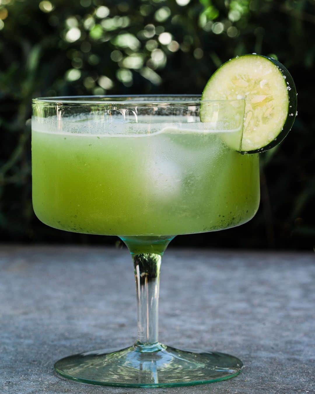 ティファニー・ティーセンさんのインスタグラム写真 - (ティファニー・ティーセンInstagram)「Happy #NationalTequilaDay - I will be celebrating with this perfectly spiced Cucumber Jalapeno Margarita. #recipeontheblog #cheers #makeittwo 😉」7月25日 3時42分 - tiffanithiessen