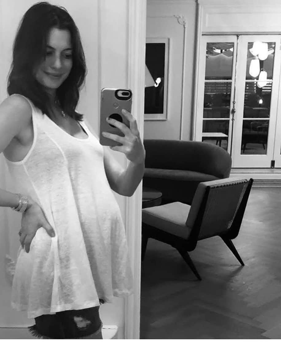 Just Jaredさんのインスタグラム写真 - (Just JaredInstagram)「Congrats to Anne Hathaway! She just announced she’s pregnant with baby number two, and in her announcement, she posted a message to those going through “conception hell.” Tap this pic at the LINK IN BIO to see.  #AnneHathaway Photo: Courtesy of Anne Hathaway」7月25日 3時52分 - justjared