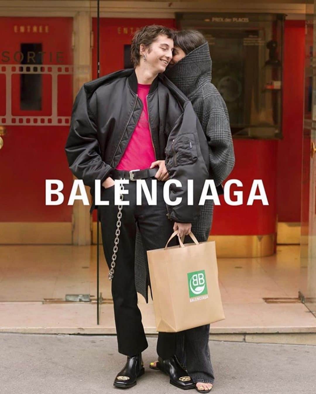 Mei Kawajiriさんのインスタグラム写真 - (Mei KawajiriInstagram)「@balenciaga campaign 💅🏻 ✋and 🦶🇫🇷 #nailsbymei #balenciaga」7月25日 4時02分 - nailsbymei