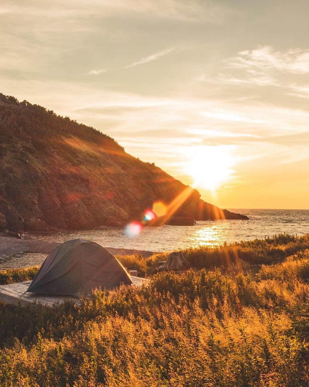 Explore Canadaさんのインスタグラム写真 - (Explore CanadaInstagram)「Who’s planning to go camping this summer? 🙋♂️Camping in Cape Breton National Park is a dream come true for nature lovers. Each of the 7 campgrounds scattered throughout the park give a unique perspective into Cape Breton’s natural surroundings. Camping options range from rustic, to your own oTENTik cabin with access to hot showers. Make sure to reserve your site in advance with @Parks.Canada and take advantage of nearby hiking trails, fishing and cycling routes! #ExploreCanada⁠⠀ .⁠⠀ 📷: @lifeofashmac⁠⠀ 📍@visitcapebretonisland, @visitnovascotia, @parks.canada⁠⠀ .⁠⠀ #CapeBreton #VisitNovaScotia #ParksCanada #VisitCapeBreton⁠⠀」7月25日 3時58分 - explorecanada