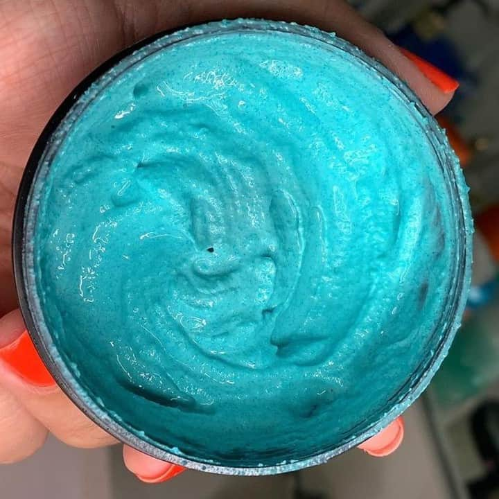 LUSH Cosmeticsさんのインスタグラム写真 - (LUSH CosmeticsInstagram)「Live that bright skin life with Don't Look At Me Fresh Face Mask. Ground rice polishes, lemon juice tones and silken tofu softens. It's a triple threat that creates gorgeous skin. 💙 / 📸: @malai.na⁠ *⁠ *⁠ *⁠ *⁠ *⁠ #beauty #skin #skincareroutine #vegan #instabeauty #crueltyfree #healthyskin #beautyaddict #glowingskin #vegancosmetics #veganskincare #veganbeauty #crueltyfreebeauty #vegansofig #veganfriendly #skincare」7月25日 4時00分 - lushcosmetics