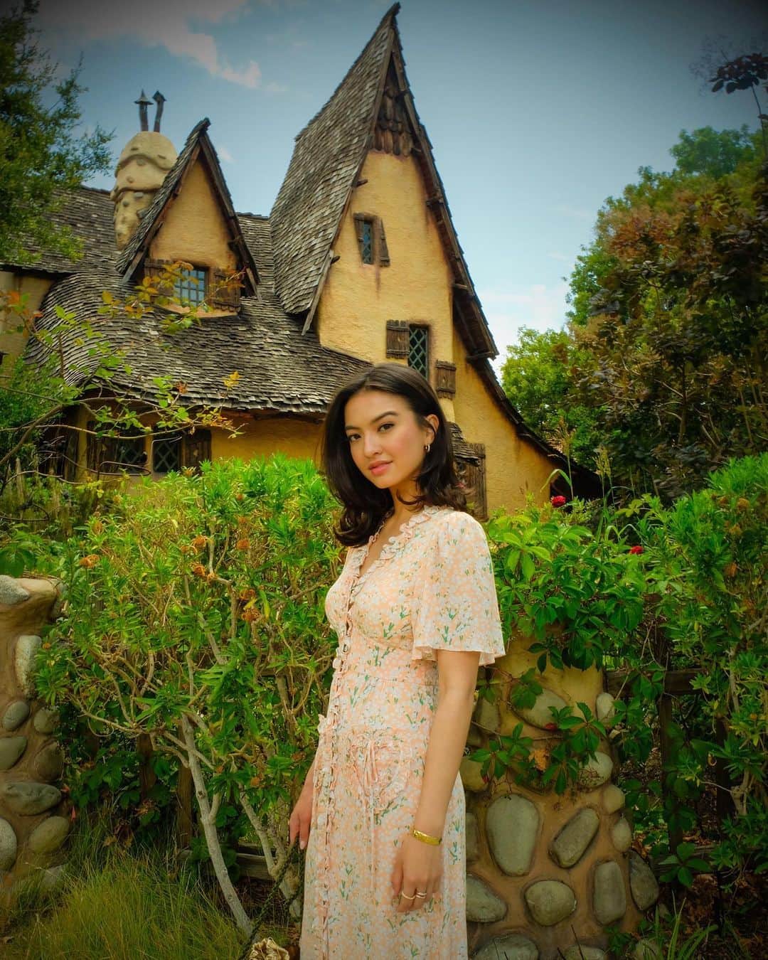 ラライン・シャーのインスタグラム：「House h(a)unting🏡」