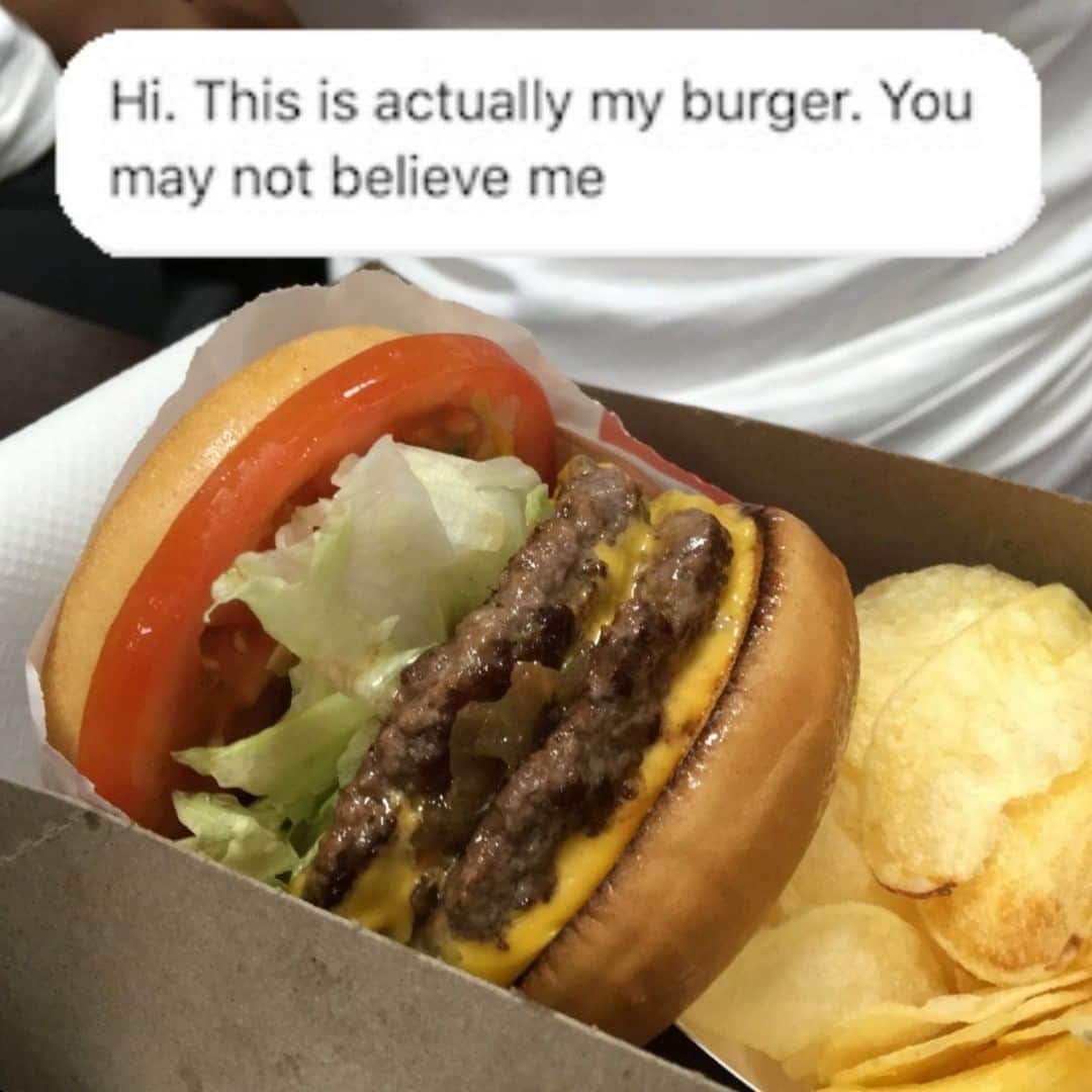 VICEさんのインスタグラム写真 - (VICEInstagram)「🚨We solved the NYC In-N-Out burger mystery—including who it belonged to and how it go there. 👀  Join us on this wild journey that led to a fully intact Double Double ending up at a bus stop in Jamaica, Queens. Link in bio.」7月25日 4時16分 - vice