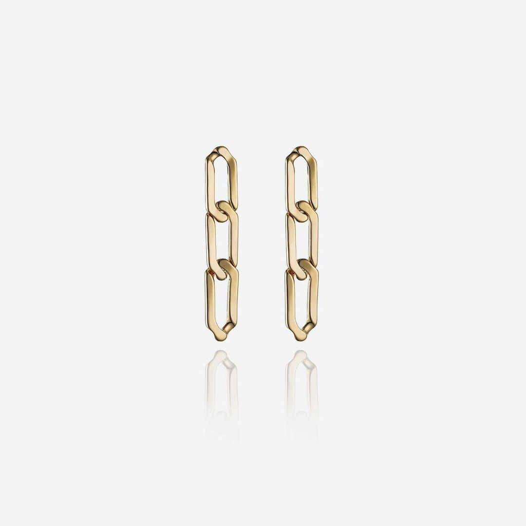 Cynthia Sakaiのインスタグラム：「Vita Fede Milos Earring features our most loved chain details. Sleek, flat-lying links and a smooth finish.」