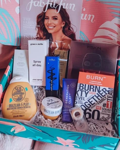 Ashley Jamesさんのインスタグラム写真 - (Ashley JamesInstagram)「AD: I'm very excited to be a #fabfitfunpartner so I can let you know that @fabfitfun has officially launched in the UK 🇬🇧❤ This is their Summer Box, and there's so many incredible products inside, my particular favourite being the Eyeko liner. It's valued at over £150 and you can get it for under £50, plus you can use the code "ALJ10” to get 20% off your first box at fabfitfun.com! 🥰  Disclaimer: there is a shipping charge, and prices will be charged in USD and are subject to foreign exchange rates and transaction fees applied by their payment provider.」7月25日 4時21分 - ashleylouisejames