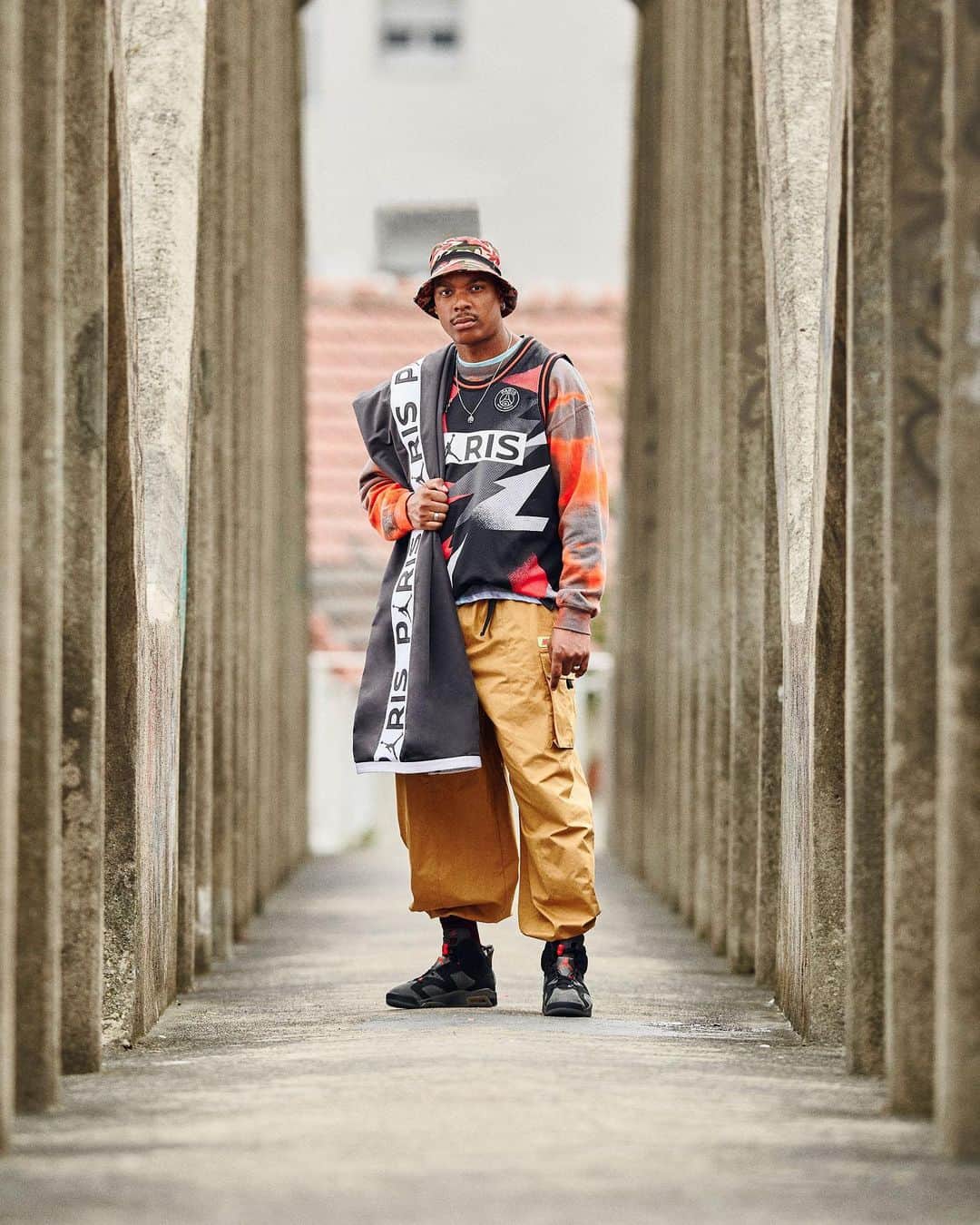 のインスタグラム：「@MonsieurBonheur uses photography to inspire and shine a light on his Parisian community.」