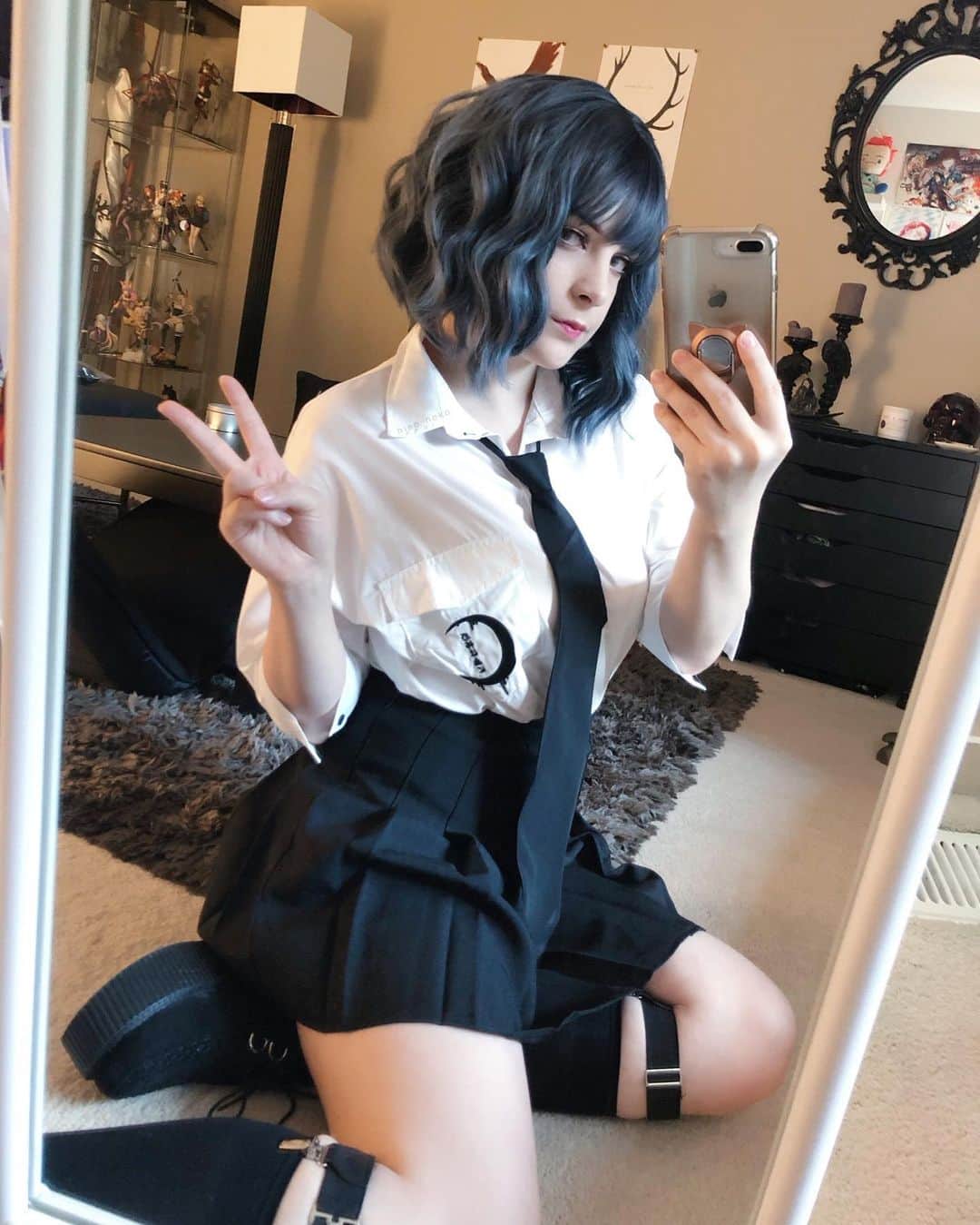 Tessaさんのインスタグラム写真 - (TessaInstagram)「More of this #ootd ! I really love this look and I’m glad you guys did too!💀🖤 Wig and shirt/tie from @youvimi (discount code is “hiso.neko”)」7月25日 4時35分 - hiso.neko