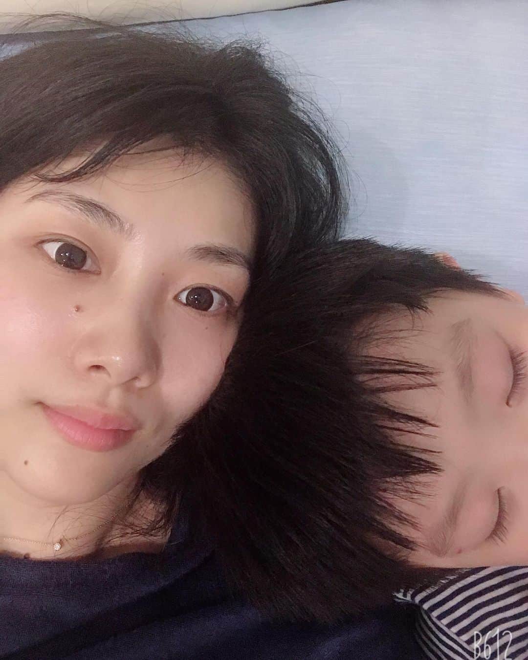 潮田玲子さんのインスタグラム写真 潮田玲子instagram 絵本を読んでいたらスヤスヤ寝息が 今日もお疲れ様 息子 3歳と10ヶ月 寝息たてて 可愛い 皆さんもお疲れ様でした おやすみなさい 7月24日 19時54分 Reikoshiota Official