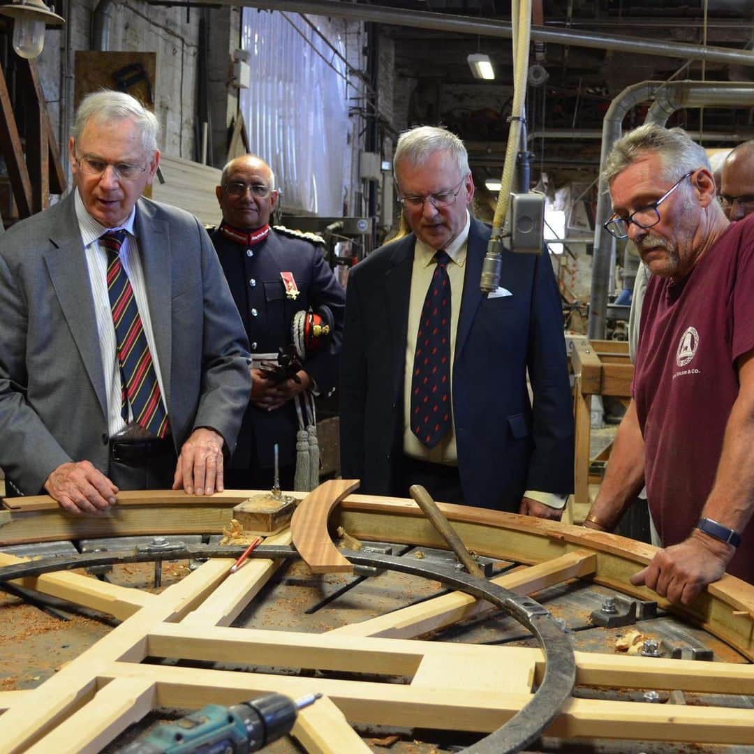 ロイヤル・ファミリーさんのインスタグラム写真 - (ロイヤル・ファミリーInstagram)「The Duke of Gloucester has carried out engagements in Leicestershire this week visiting a Squadron of The Royal Logistic Corp – the 203 Transport Squadron in Loughborough.  His Royal Highness also visited the Loughborough Bell Foundry Trust and Syston Volunteer Centre, where HRH presented the organisation with their Queen’s Award for Voluntary Service. The Award aims to recognise outstanding work by volunteer groups to benefit their local communities.  The Duke, as Deputy Colonel-in-Chief of Royal Logistic Corps, met with soldiers from the 203 Transport Squadron to learn more about the role of the Regiment, and was also introduced to veterans from the East Midlands Royal Army Medical Corps Association.  At Loughborough Bell Foundry, Britain’s last remaining major bell foundry, The Duke met the team - including the foundry’s bell ringers - and learnt about architectural history, before helping to cast his own commemorative plaque.」7月24日 20時08分 - theroyalfamily