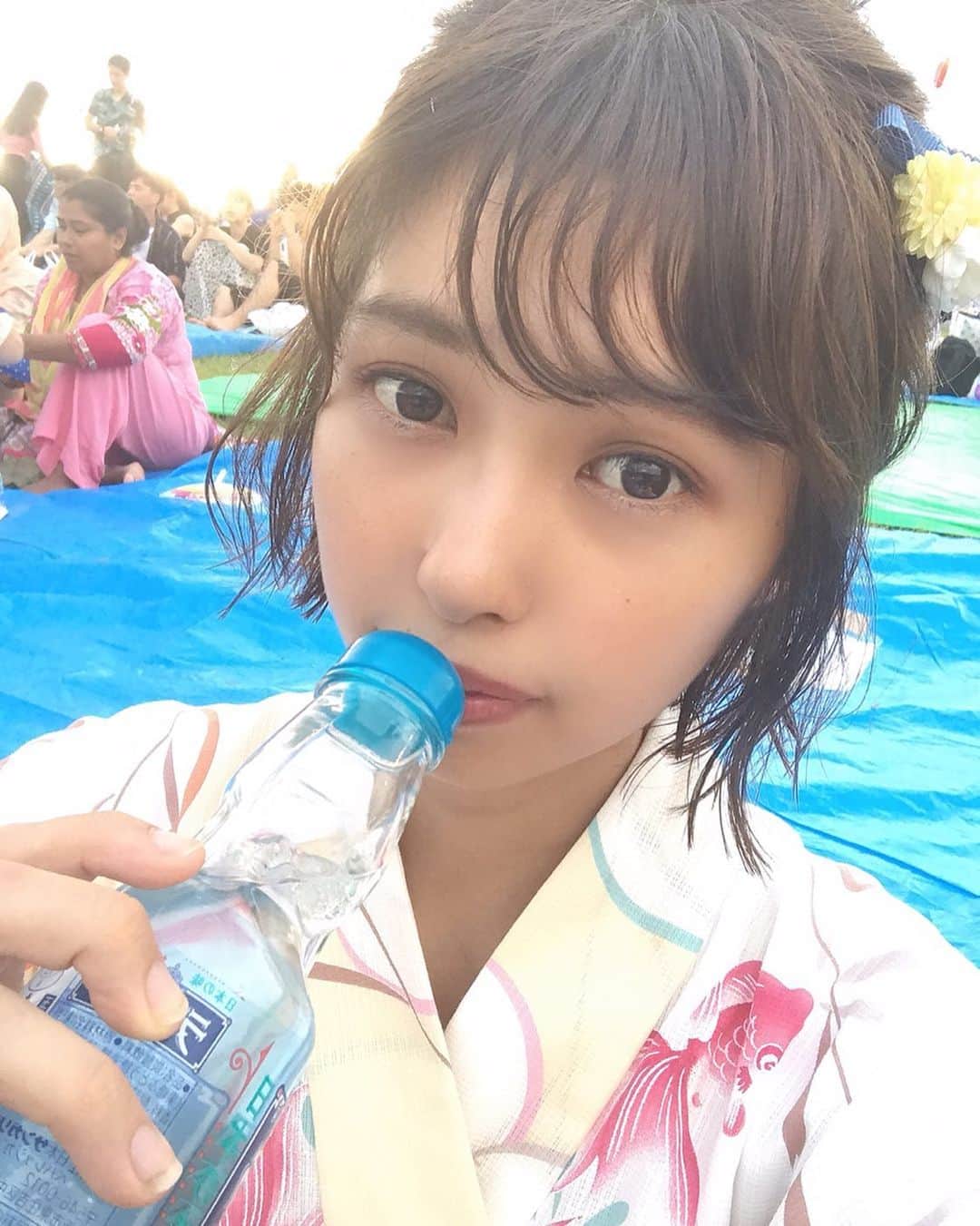 永井志帆のインスタグラム：「昨日、葛飾花火大会に行ってきました！﻿ 去年は夏に浴衣を一度も着なかったからなんとなく新鮮。笑﻿ ﻿ 髪型は友達(@yasoshima_jeno )がやってくれた！ありがとう🙏🏻 ﻿ ﻿ 花火大会の始まる前と終わりってなんとなく寂しい気持ちになって、より夏を感じませんか？﻿ 夏が大好きなんですけど、楽しすぎて大体思い出は引きずっちゃうからすでに全てがエモいなぁっていっつも思います。笑﻿ ﻿ #hair#hairarrange#shortcut#short#浴衣#浴衣ヘア#ショート#夏#葛飾花火大会#花火#花火大会#ラムネ」