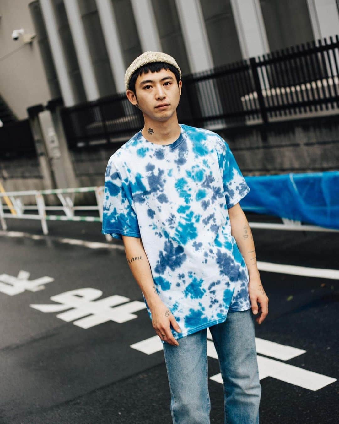 のインスタグラム：「﻿ BAYCREW'S WEB MAGAZINE﻿ [夏に映えるTシャツスタイルサンプル2019。]﻿ が公開！﻿ ﻿ JOURNAL STANDARD relume men'sでは"WIFFLE  FAT TIEDYE TEE"を﻿ 下津光史さん(踊ってばかりの国 ヴォーカル） に着用していただきました。﻿ ﻿ 詳しくは下記URL・ストーリーズ"Web Magazine"から。﻿ http://bit.ly/2Yr9yKw﻿ ﻿ ﻿ こちらのアイテムはすでに店頭にてお取扱しております。ぜひお近くのrelumeショップやオンラインストアにてご覧ください。﻿ ﻿ ﻿ #下津光史 さん﻿ #踊ってばかりの国 ヴォーカル﻿ #wiffle ﻿ #tiedye﻿ #baycrews﻿ #19fw﻿ #mens﻿ #relume﻿ #journalstandardrelume﻿ ﻿ ﻿」