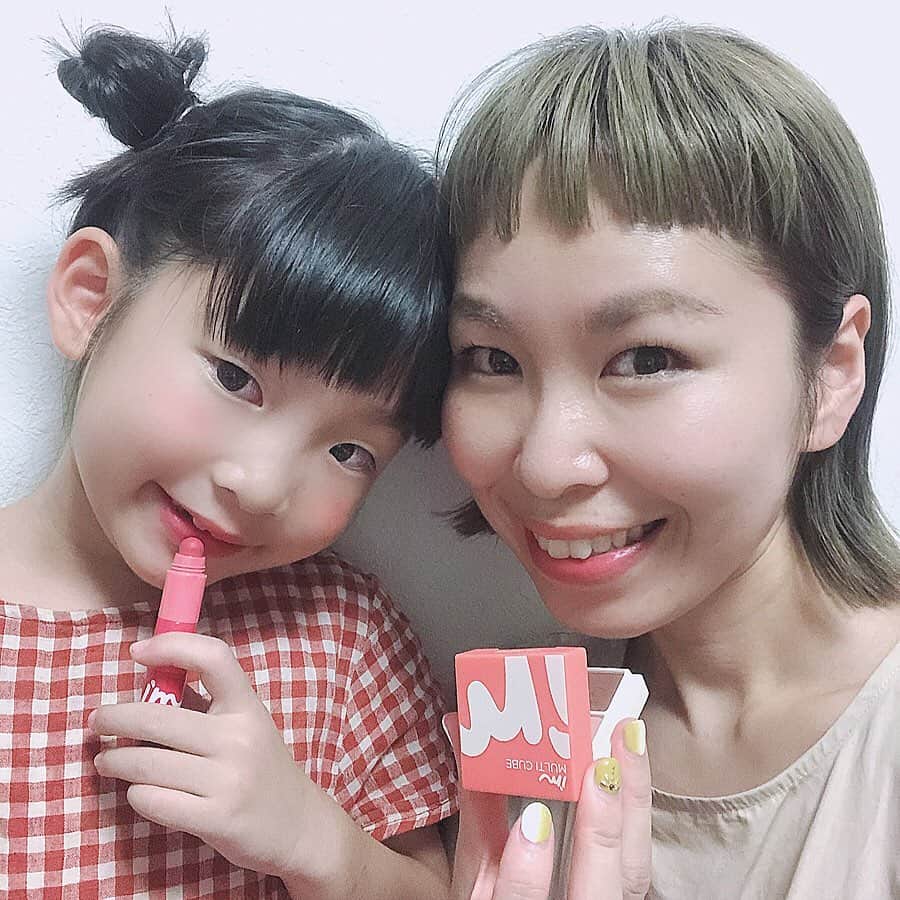 のインスタグラム：「★#コスメ ★． ． ． ネット通販サイト#qoo10 から 7月に発売される#すみっこぐらし や #リラックマ の パズルゲーム「すみすみ」との コラボ商品‥． ． 韓国最新コスメセット 「ビューティーBOX」 が500個数量限定セットで発売✨． ． 8000千円相当の韓国コスメが今、 4個セットで3000円で売っててとても コスパもいいのでお得です❤️． ． コンパクトで多彩なカラーで使える コスメもオシャレ✨ すみすみポーチも可愛いく 沢山入るところがお気に入り♪． ． 誰かにプレゼントであげるのも 喜ばれるBOXです🎁✨． ． ． #ビューティーボックス  #夏スペシャルセット#BOX #夏#コスメ好き #cosme #コスメ好きさんと繋がりたい  #化粧#化粧品 #化粧ポーチ  #ポーチ#ポーチの中身  #美容#美容大好き #美容好き  #限定#限定コスメ #限定コスメ  #韓国#韓国コスメ  #韓国ファッション #韓国メイク  #プチプチ#コラボ#コラボ商品」