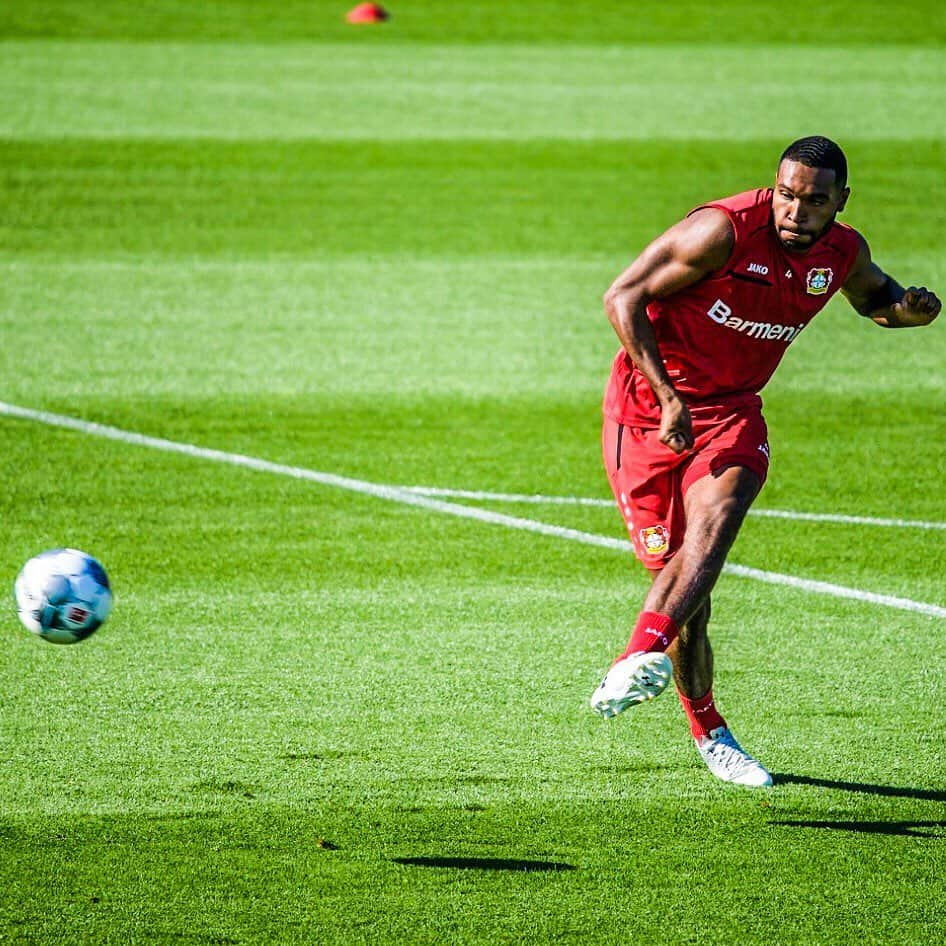 ヨナタン・ターさんのインスタグラム写真 - (ヨナタン・ターInstagram)「⚽🔙 An die Arbeit! 💪🏾 ➡ 2019/2020 @bayer04fussball #Training #WeWill #dieuestaucontrôle」7月24日 20時41分 - jonathantah_