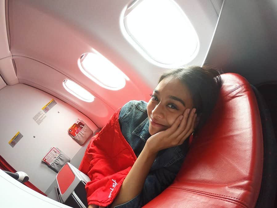 遊海 Yuumiさんのインスタグラム写真 - (遊海 YuumiInstagram)「My flight to Malaysia with @airasia_jpn @airasia ! 快適な飛行機の旅✈️ 1名様に クアラルンプール行き飛行機チケットが当たります！ エアアジアをフォローして、この写真に飛行機の絵文字と友達を一人タグしてください😀 @airasia @airasia_jp #vacaywithairasiax #airasia #myhawaiistory #gohawaiisea #hawaiiexperiencethedream」7月24日 20時44分 - yuumi_kato