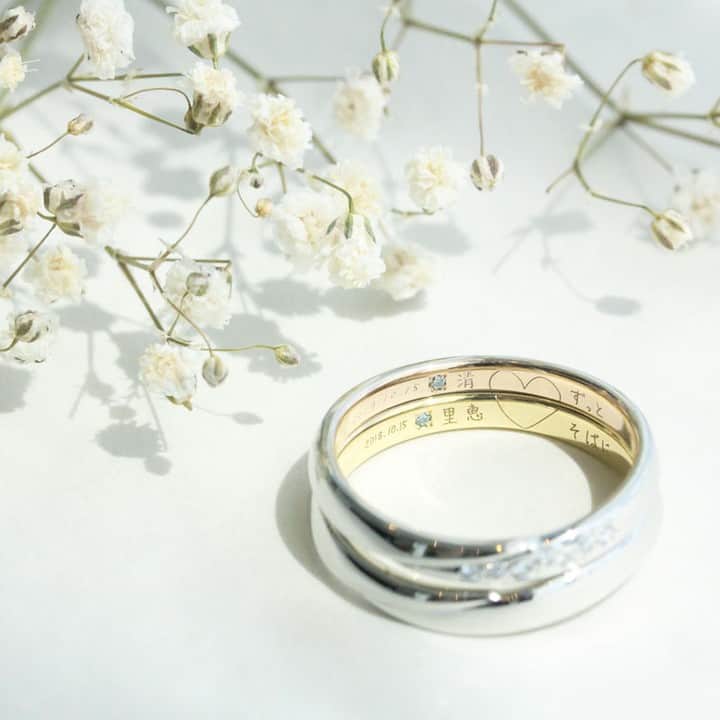 ith / イズ オーダメイド結婚指輪さんのインスタグラム写真 - (ith / イズ オーダメイド結婚指輪Instagram)「重ねるとハートが覗く ロマンティックなデザイン。 . 手書き文字と、♡のイラスト入りの お二人だけの特別な結婚指輪。 . 指に着けるとプラチナリングですが、 内側にはゴールドを忍ばせています。 . . ithの指輪を  #イズマリッジ とつけて投稿してください🤳✨ 7/31(水)までInstagramキャンペーン開催中🎁🍀 . . #結婚指輪 #婚約指輪 #プロポーズ  #マリッジリング #エンゲージリング  #指輪 #ダイヤモンド #ブライダルジュエリー  #婚約 #プレ花嫁 #オーダーメイドリング #ペアリング #指輪選び  #ナチュラルウェディング #指輪探し #結婚指輪探し #ゴールドリング  #結婚準備 #ウェディング小物 #花嫁 #2019秋婚 #2019冬婚 #2020春婚 #令和婚  #一生もの #手書き #名入れ #コンビネーションカラー #世界にひとつ」7月24日 20時55分 - ith_marriage