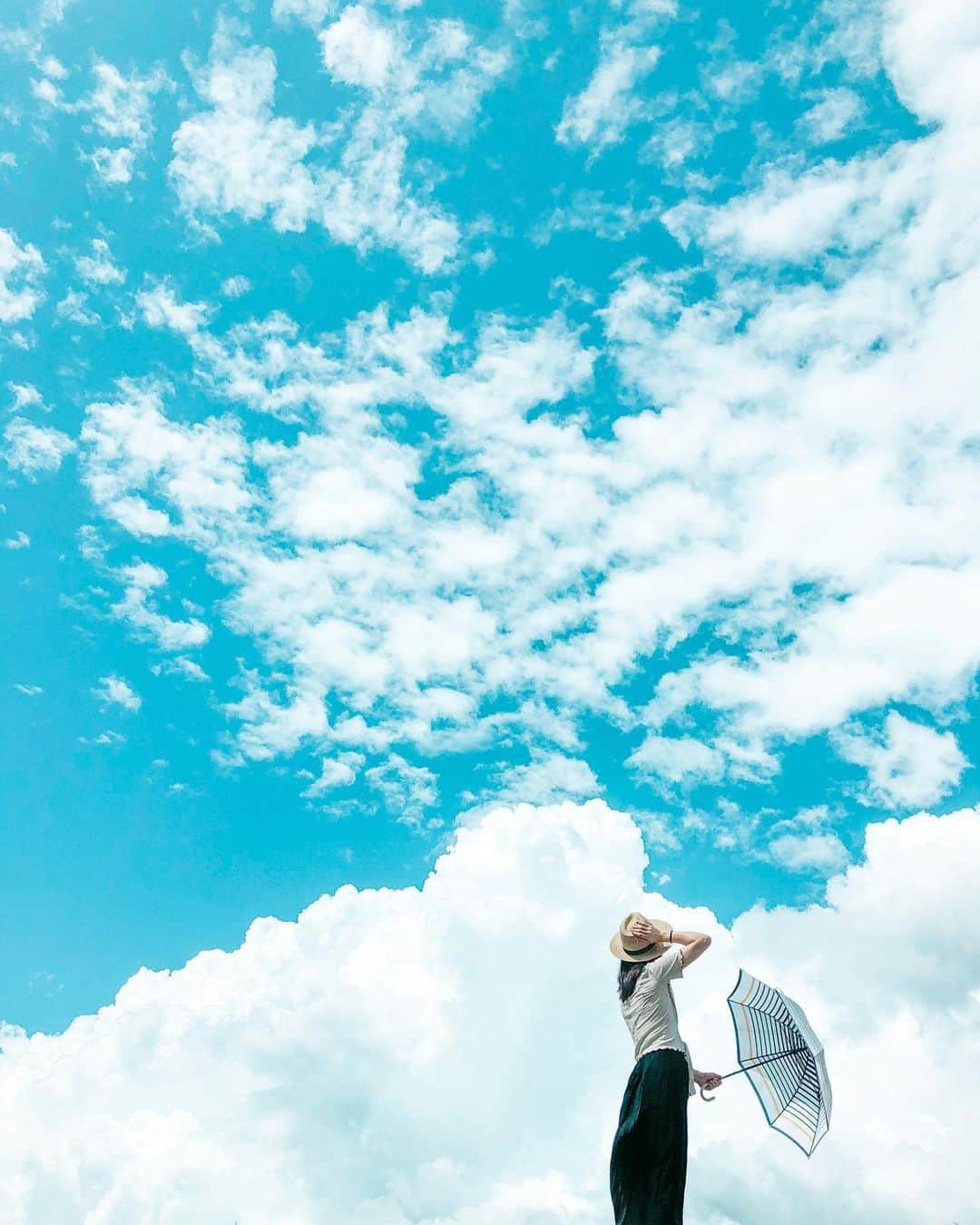 Kobe Japan Water artのインスタグラム：「"Summer sky" #shotoniphone #iphone8plus」