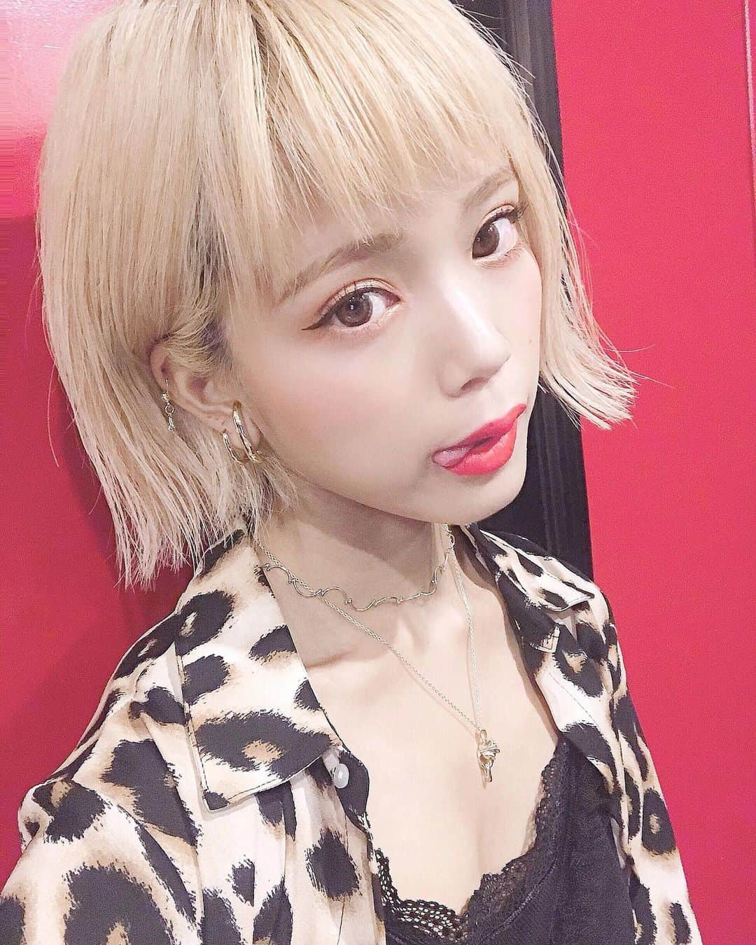 のインスタグラム：「少し久しぶりの投稿になっちゃった とはいえ写真がなくて2週間前の自撮り みんな夏はどう過ごすの？」
