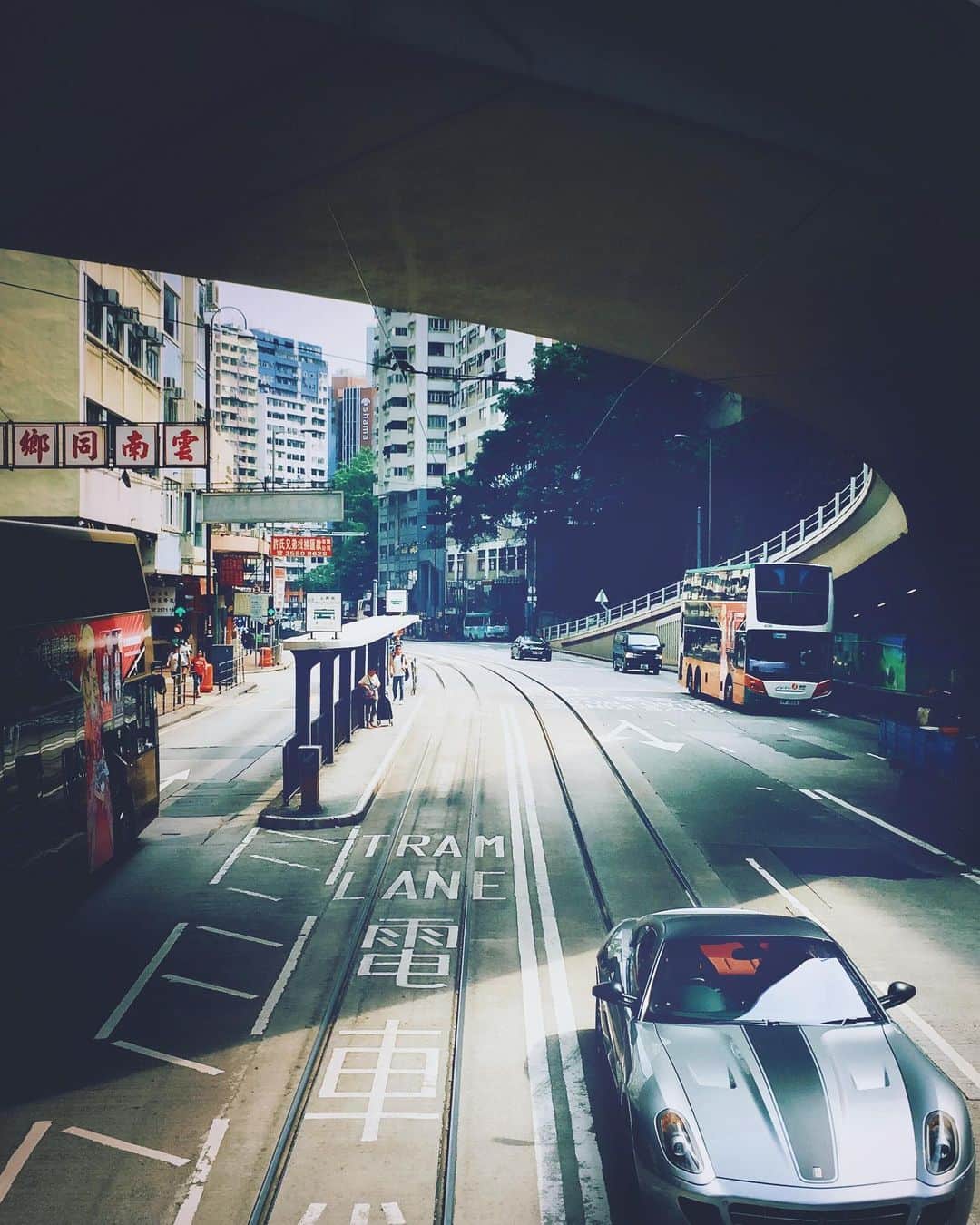 sunday_722のインスタグラム：「*﻿ *﻿ TRAM LINE 🇭🇰🚋﻿ *﻿ *﻿ #ShotOniPhone﻿ #ShotOniPhone6s﻿ #mwjp﻿ #香港中毒﻿ #香港﻿  #ihaveathingforshadows﻿ #capturehongkong﻿ #zolimahongkong﻿ #hongkong﻿ #allabouthongkong﻿ #discoverhongkong﻿ #waytohk_sunday_722﻿ #unlimitedhongkong﻿ #capturehongkong﻿ #AwesomeHongKong﻿ #welikehk﻿ #CathayPacific﻿ #LifeWellTravelled﻿ #tv_pointofview ﻿ #rsa_streetview﻿ #streetphotography﻿ #fromstreetswithlove﻿ #busystranger﻿ #streetclassics﻿ #tv_simplicity﻿ #tv_pointofview﻿ #artofvisuals﻿ #jj_mobilephotography ﻿ #ink361_asia﻿ #streetdreamsmag」