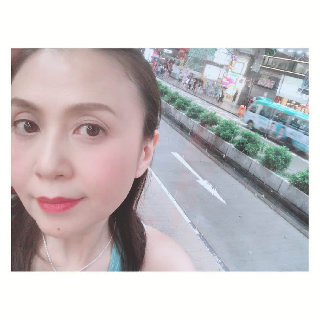 中原翔子さんのインスタグラム写真 - (中原翔子Instagram)「やっと落ち着いたのでこの一ヶ月を振り返ってみる。 私には珍しく移動距離多めでしたw  まずは #香港 にて #母娘 のドラマ。娘役は #仲村風香 ちゃん。丁度一ヶ月前の香港弾丸撮影！  #actresslife #japaneseactress #hongkong #dramashooting #香港島 #重慶大厦 #スターフェリー #弾丸ロケ」7月24日 20時58分 - showkonakahara