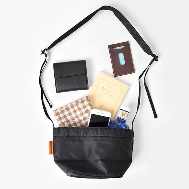 のインスタグラム：「. スマートさ&機能性の高い「kha:ki｜ミニポシェット"BOAT MINI POCHETTE"」 . ─────────────────── キナリノアプリでは素敵な情報とアイテムを、 毎日お届けします。 →ダウンロードはプロフィールリンクから ─────────────────── . コンパクトなサイズ感が可愛らしい、とても使い勝手の良いアイテム。ちょっとしたおでかけや旅先でのサブバッグにもおすすめです。口布を幅広にとることで荷物が増えたときにも安心。また、内側にはキーリング付き。 カラーは、「ベージュ」「カーキ」「ブラック」の3色をご用意しています＊ . ▶︎こちらのアイテムはキナリノアプリで販売中！ 「お買いもの」→「インスタグラム掲載」から、インスタグラムでご紹介したアイテムをご覧頂けるようになりました。 アプリを最新版にアップデートのうえ、お買い物をお楽しみください。 . #ショルダーバッグ #ポシェット #旅行 #お出かけ #Piudiaranciato #POCHETTE #Shoulderbag #bag #ootd #instafashion #丁寧な暮らし #暮らし #キナリノモール #キナリノ . https://kinarino-mall.jp/item-29769」