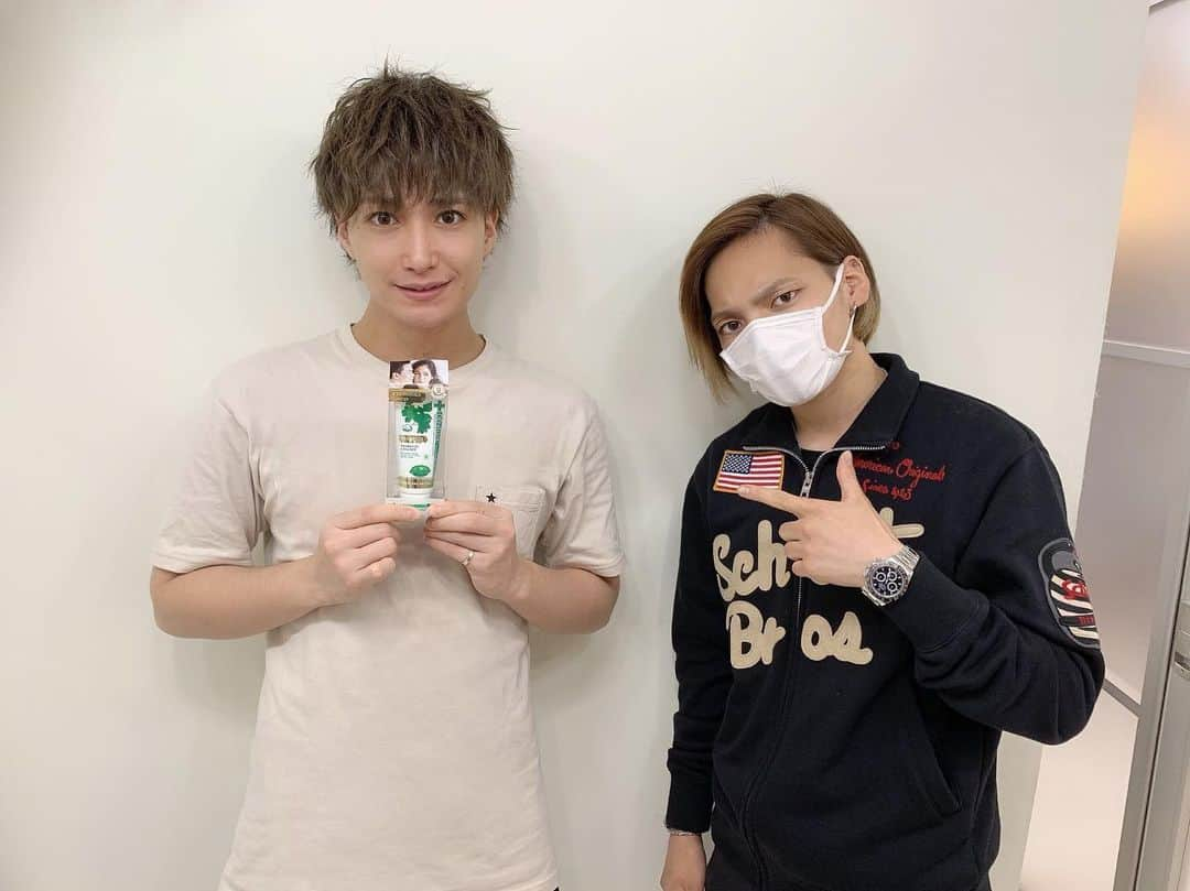 井深克彦さんのインスタグラム写真 - (井深克彦Instagram)「.﻿ 👦✂️💇‍♂️﻿ ﻿ 原宿のSMILOOPさんで﻿ ヘアカットしてもらいました💫﻿ 担当はもちろんつっちーさん👑﻿ @shoken.t ﻿ 今回は髪を下ろして﻿ セットしてもらいました🌈﻿ ﻿ つっちーさんのセットは﻿ 本当に上手で毎回驚かされる🥰﻿ ﻿ 髪に悩んでる皆さん！﻿ オススメなので行ってみてね💋❤️﻿ ﻿ #harajuku #Hairsalon #hairstyle #menshair  #menshairstyle」7月24日 21時21分 - ibuka_katsuhiko