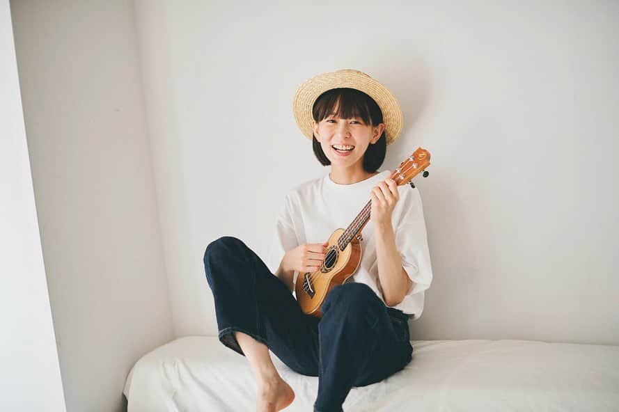 のインスタグラム：「太陽ーーー！ 待ちに待った光合成です。 ㅤㅤㅤㅤㅤㅤㅤㅤㅤㅤㅤㅤㅤ 梅雨の間、気圧による頭痛やら生乾きのバスタオルやら前髪ぺちゃこやらいろいろ悩まされました。 ㅤㅤㅤㅤㅤㅤㅤㅤㅤㅤㅤㅤㅤ 天気の子を観たばかりなので、何かと考えてしまいますが( 観た人にはわかると思います。。笑 ) みんな楽しい夏となりますように🍧🌈🌈🌈 ㅤㅤㅤㅤㅤㅤㅤㅤㅤㅤㅤㅤㅤ ㅤㅤㅤㅤㅤㅤㅤㅤㅤㅤㅤㅤㅤ ㅤㅤㅤㅤㅤㅤㅤㅤㅤㅤㅤㅤㅤ かめら(@hirophoto959) #photo#photography#camera#portrait#summer#sun#🌞#🌞#🌞」