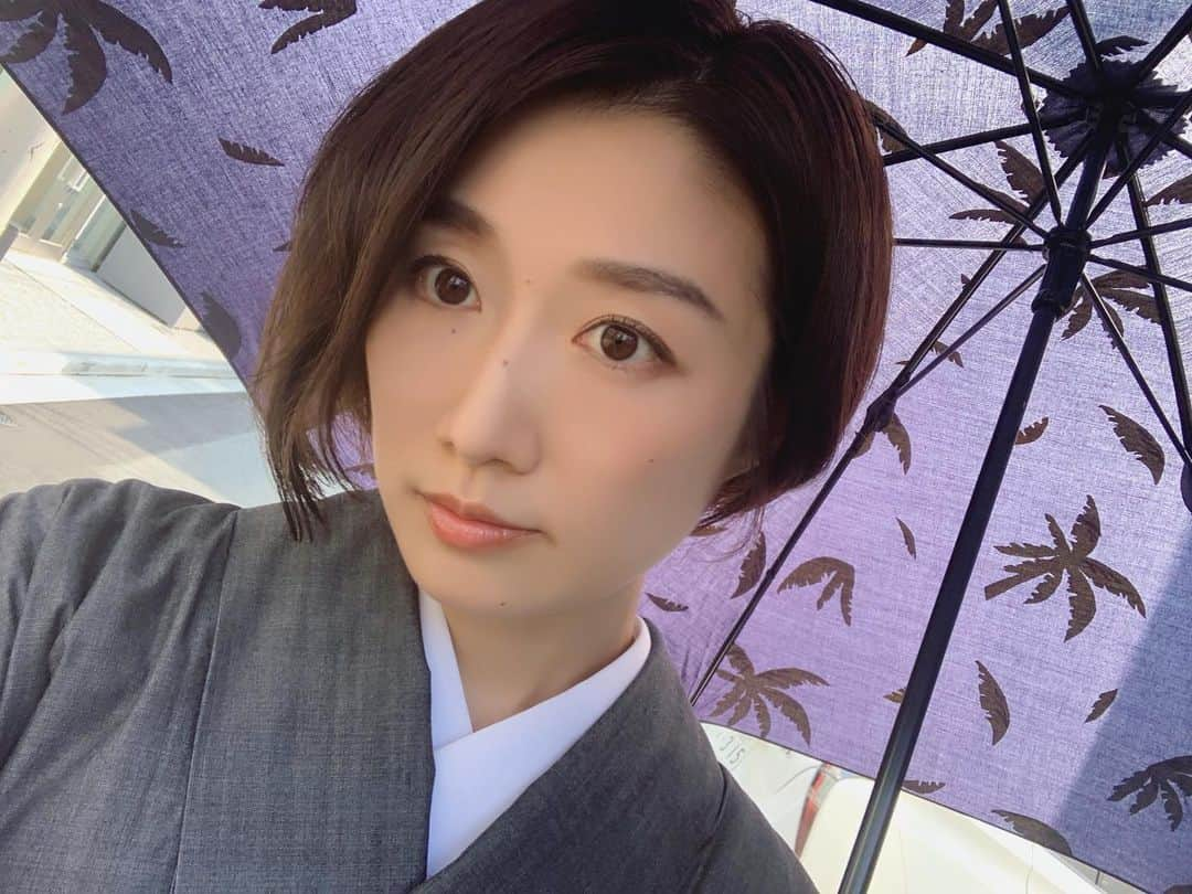 山本真由美さんのインスタグラム写真 - (山本真由美Instagram)「. つゆあけの、予感⁝⁞⁝⁞ʕु•̫͡•ʔु☀️⁝⁞⁝ . . 炎天下、あげ！🍤🍤 . お着物着れて、嬉。 くるりの新作、お楽しみに〜♥️ . #路地裏 #くるり  #着物 #kimono #model  #shooting #photograph #撮影 #camera #japan #tokyo #散歩 #likeforfollow  #着付け #大好き #favorite  #rakugo #落語 #日傘 #ジーンズ #梅雨 #summer #夏日  #hairmake #traditional #culture  #fasion #design #portrait #表参道」7月24日 21時19分 - mayumi_yamamoto.official