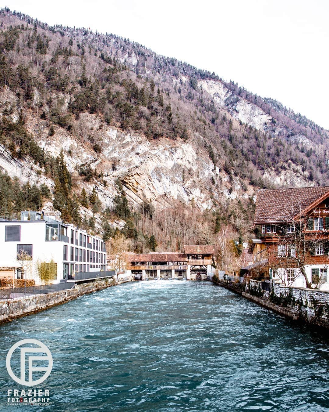 Timo the Fotographerのインスタグラム：「This shot was taken in Interlaken Switzerland.  The minerals in the water make it appear a very intense blue color, more beautiful in person than I could ever capture.  _________  So this week I'm doing something different. For my next series of photos I'm focusing on leading lines.  Although each of these next three shots are very different they are all using lines to draw you into the image.  _________ #interlaken #hardergrat #tannhorn #lakebrienz #hike #switzerland #schweiz #suisse #beautifuldestinations #hike #wandern #wanderung #ferien #visitswitzerland_hikinggoals #visitswitzerland #fantim #frazierfotography #fantimFotography #landscape #wanderlust #composition #canon⁠」