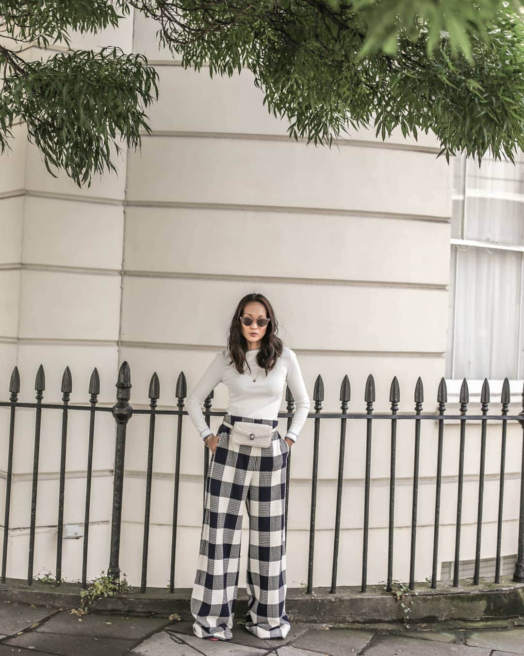 Mariko Kuoさんのインスタグラム写真 - (Mariko KuoInstagram)「Only person still wearing long sleeves to work because they keep blastin the AC 🥶🥶🥶 Wearing @roland_mouret top and oh-so-much-fun wide legged trousers with @bulgariofficial belt bag.」7月24日 21時30分 - marikokuo