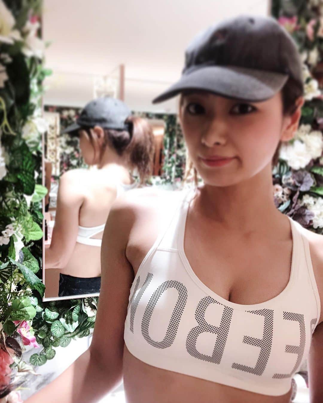 彩海のインスタグラム：「. . 術後から2週間運動禁止令が出ていまして🥺 あと3日で運動できる！ . 明日の給料日より 運動解禁日のが楽しみ！！ . 早くジム行ってトレしたい！ . 皆さんも夏に向けてラストスパート！ . . . #トレーニング #トレ女#筋トレ女子 #筋トレ女子と繋がりたい #ジム女子 #ジム行きたい」