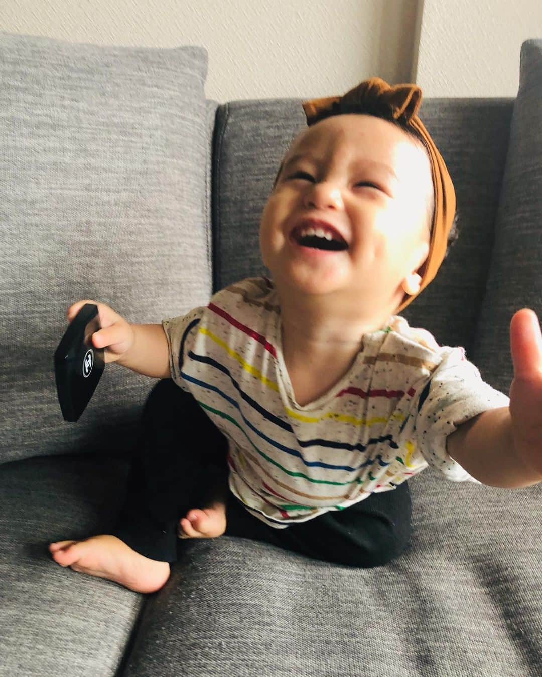 EMILY/BLUEさんのインスタグラム写真 - (EMILY/BLUEInstagram)「何がそんなにウケたのか😂👦🏻 #bigsmile #smile #baby #babyboy #zarakids #zara #fashion #ootd #uniqlo #uniqloginza #coodinate #カジュアルコーデ #ファッション #コーディネート #赤ちゃんのいる生活 #男の子べビー #1歳 #キッズコーデ #男の子コーデ #本日のシンシン」7月24日 21時35分 - emilybluejewelry0220