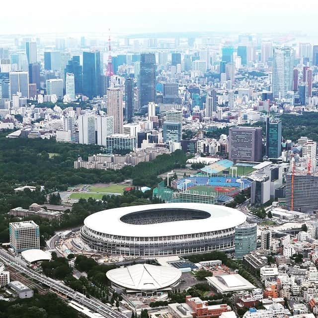 日本経済新聞社さんのインスタグラム写真 - (日本経済新聞社Instagram)「【TOKYO2020まで１年】 東京五輪は20年7月24日、新国立競技場での開会式で幕を開けます。工事は11月末に完了する予定です。（航、山） #TOKYO2020　#東京五輪 #東京オリンピック #パラリンピック #写真 #日経 #日経写真部 #東京 #Olympics #Paralympics #Japan #photo #photography #photographer #nikkei #visualambassadors #wonderful_places #instagood #main_vision #lensbible #tokyo」7月24日 21時46分 - nikkei