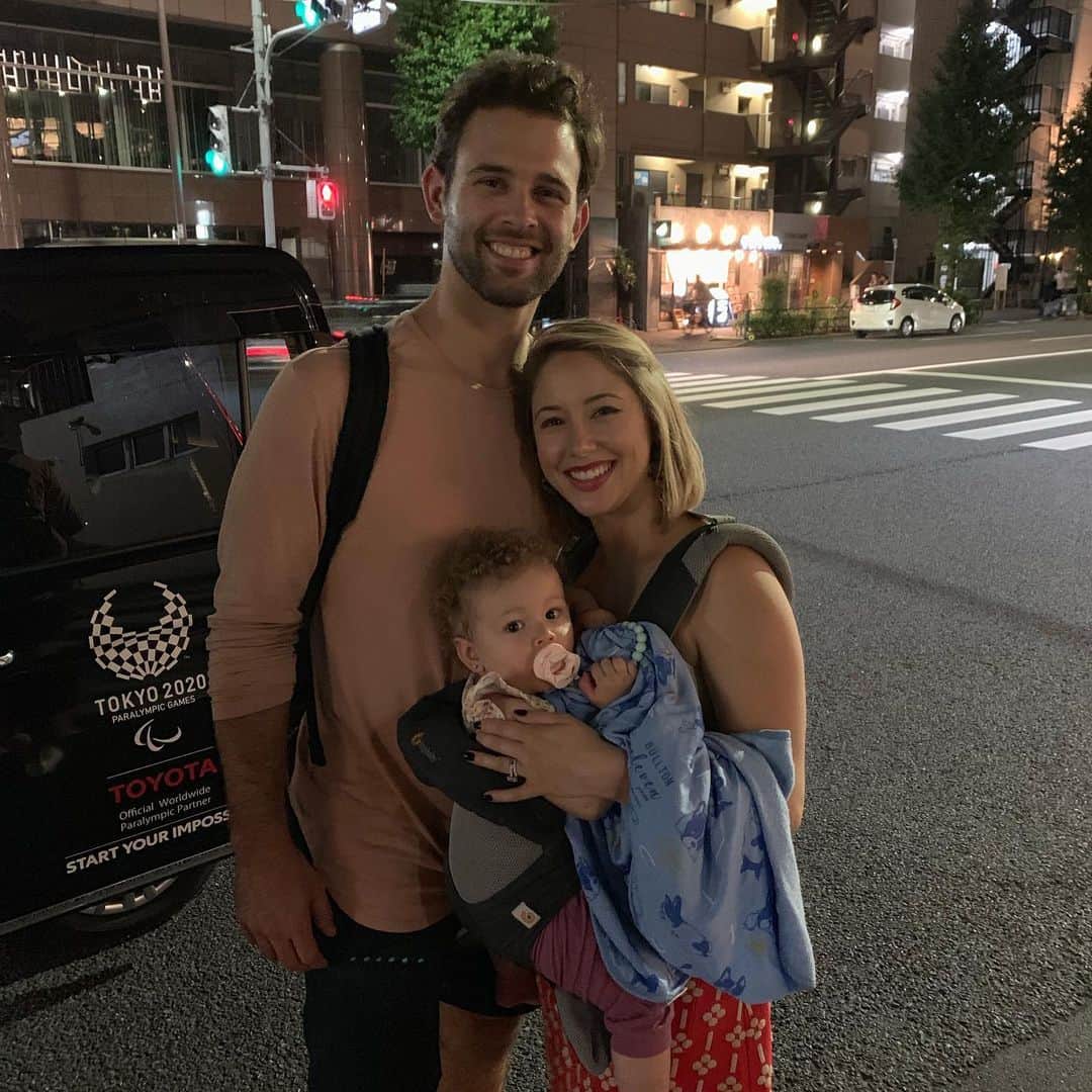 ニック・マルティネスのインスタグラム：「Happy Birthday to the glue that keeps our family together, the Director of Operations, my amazing wife! @kimboslice21」