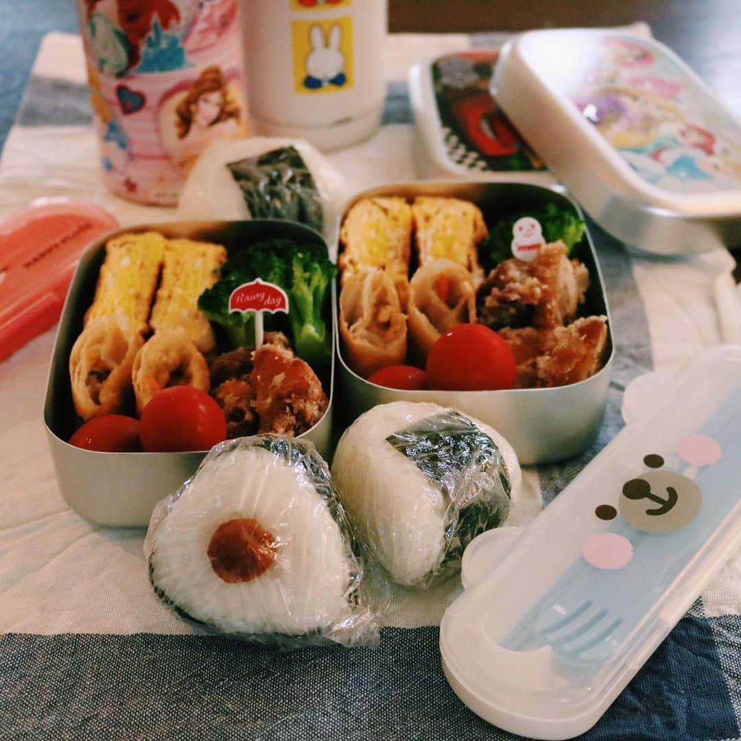 ゆかり/yukariさんのインスタグラム写真 - (ゆかり/yukariInstagram)「学童弁当 メインはいつも冷凍食品です。ありがたいです。企業努力万歳。 この時期は、食品が傷まないか心底気をつかいます。 今日はとうとう「お弁当足りない」と言われてしまいました。弁当箱のアップグレードが必要そうです。。 * * #おうちごはん #うちごはん #昼ごはん #おひるごはん #ランチ #料理 #手料理 #お弁当 #弁当 #自炊 #家庭料理 #料理好きな人と繋がりたい #暮らし #テーブルコーディネート #おうちごはんLover #food #japanesefood #foodpic #lunchbox #bento #和食 #今日のお弁当 #学童弁当」7月24日 21時53分 - yucali.m