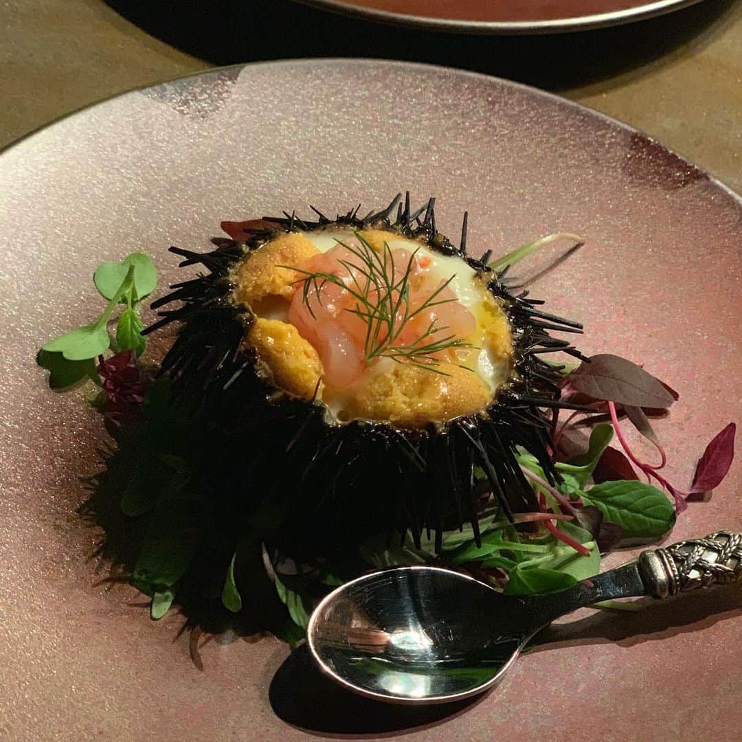 のインスタグラム：「共に過ごした友人も含めて #美味しい記憶 #うに #seaurchin  at Ebisu in Tokyo #ebisu #恵比寿 #tokyo #東京  #地図もない名前も知らない店 #goodtime  #thnx」
